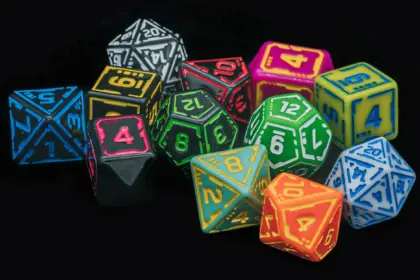 Cyberpunk TCG Gig Dice - die sechs polyedrischen Würfel des Streetcred-Systems